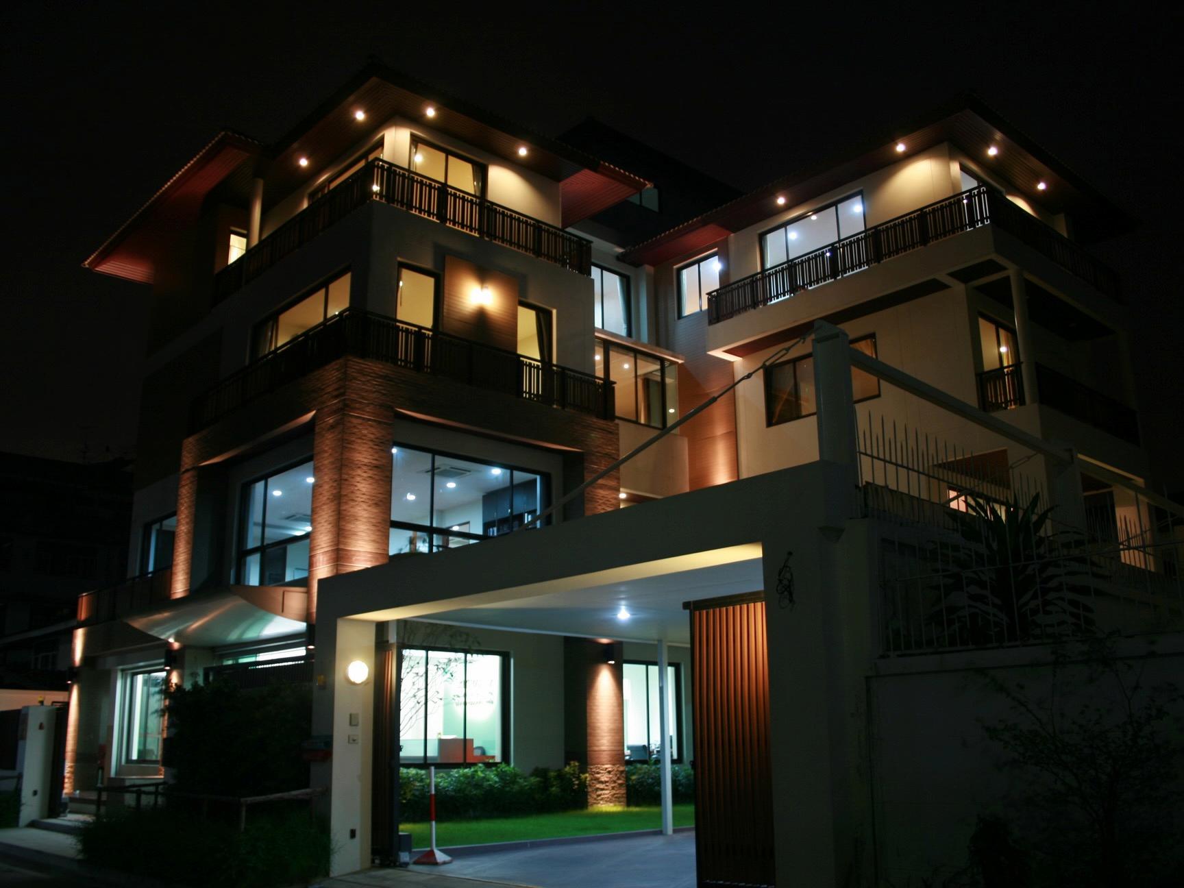 ภาพถ่ายบ้านพักอาศัย เวลากลางคืน